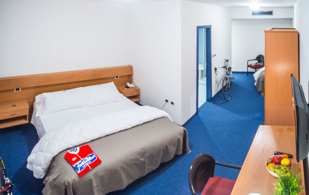 Fly Bike Hotel Trento Eksteriør bilde