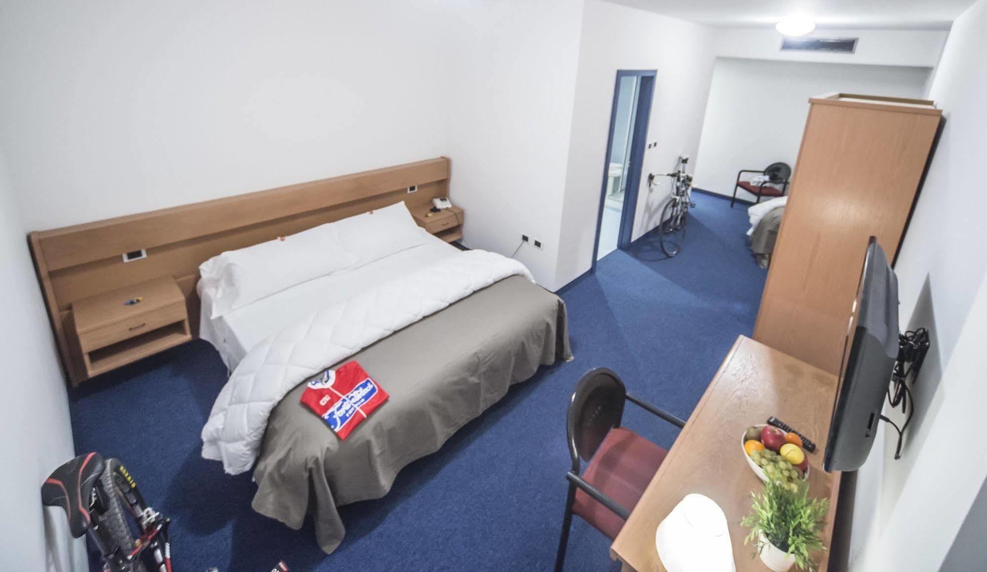 Fly Bike Hotel Trento Eksteriør bilde